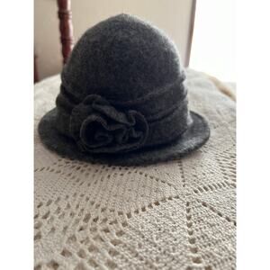 100% Wool cloche Hat with Flower Great Gatsby Look Hat Gray